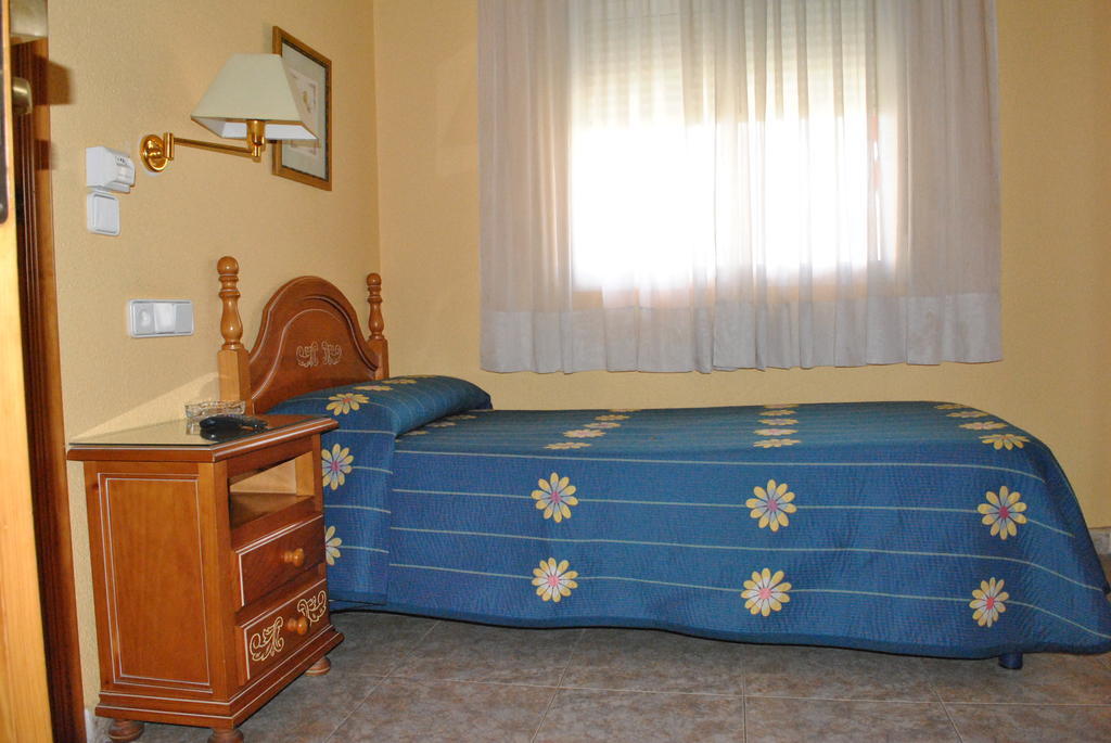 Hostal Rey Teodomiro Orihuela Chambre photo